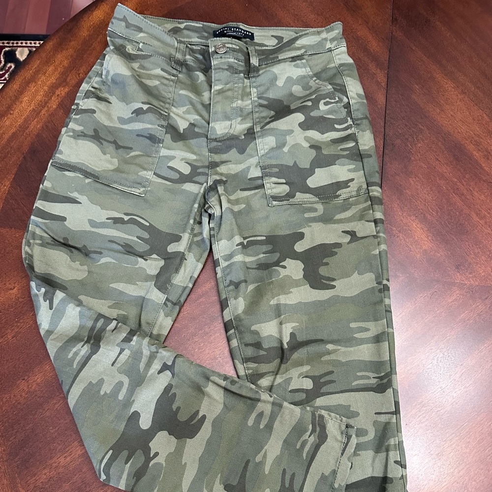 Sanctuary Camo Camouflage Pants NWOT Size 4